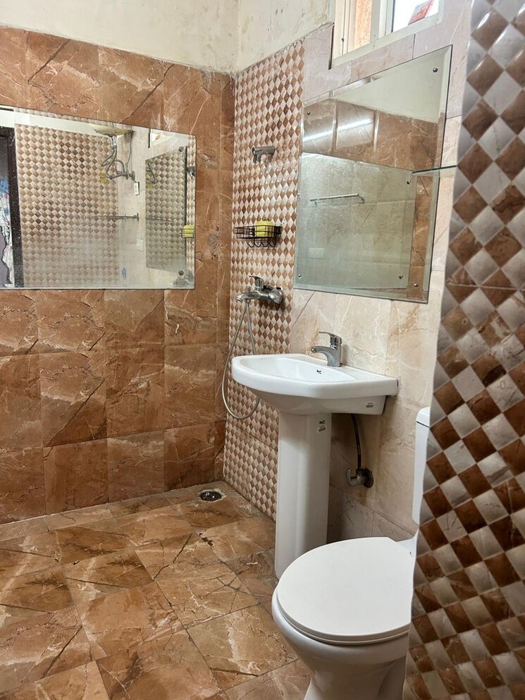 Bathroom, sushma-infinium 3 Bedroom 1885 Sq.Ft. Builder Floor In Ghazipur Zirakpur 9574849