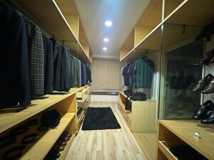  5 BHK Apartment at Oberoi Springs, Andheri West – for Sale