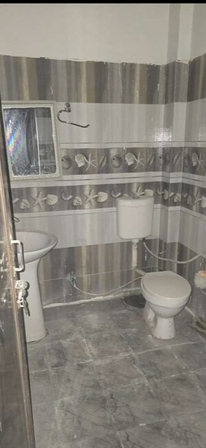 Bathroom in 2 BHK Apartment at Hazratganj – for Rent