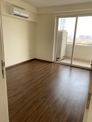 Room in 4 BHK Apartment at Emaar Palm Terraces Select, Sector 66 – for Rent