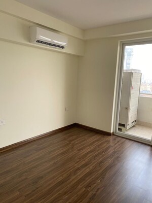 Room in 4 BHK Apartment at Emaar Palm Terraces Select, Sector 66 – for Rent