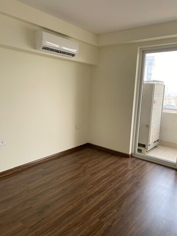 Room in 4 BHK Apartment at Emaar Palm Terraces Select, Sector 66 – for Rent