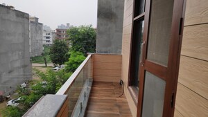 Balcony in 2 BHK Builder Floor at Sector 40 – for Rent