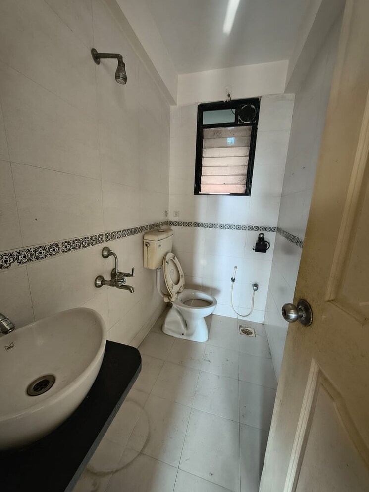 Bathroom, mahaavir-jyoti 3 Bedroom 1450 Sq.Ft. Apartment In Kharghar Sector 10 Navi Mumbai 9574821