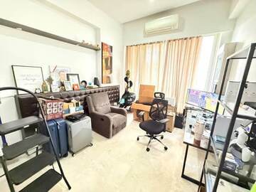 Room in 4 BHK Apartment at Benchmark Solus, Bandra West – for Rent