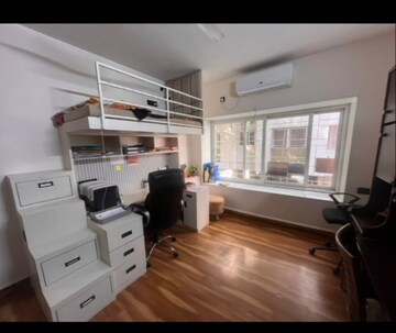 Study Room in 2 BHK Apartment at Sadashiv Peth – for Sale
