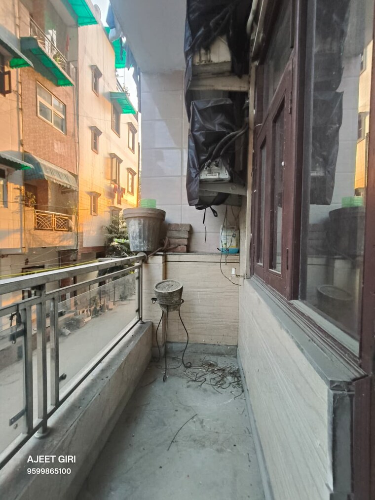 Balcony, rohini sector 25 3 Bedroom 64 Sq.Mt. Builder Floor In Rohini Sector 25 Delhi 9574931