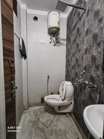 Bathroom in 3 BHK Builder Floor at Rohini Sector 25 – for Rent