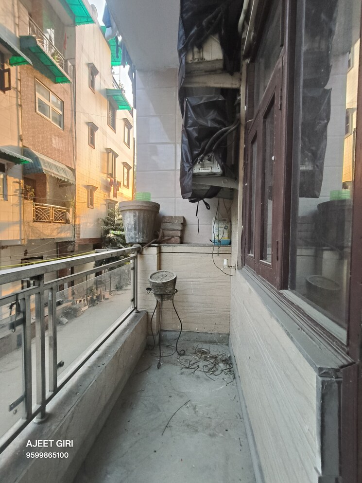Balcony, rohini sector 25 3 Bedroom 64 Sq.Mt. Builder Floor In Rohini Sector 25 Delhi 9574931