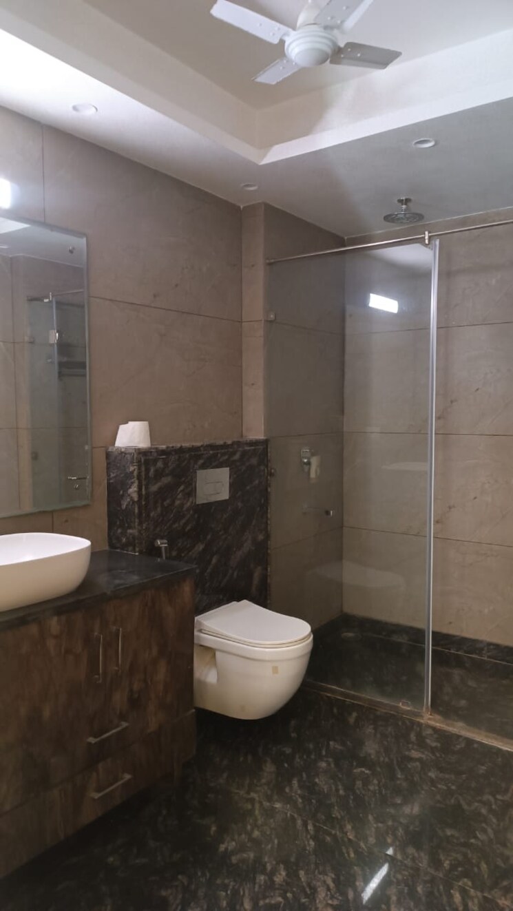 Bathroom, sector 46 3 Bedroom 250 Sq.Mt. Independent House In Sector 46 Noida 9574940