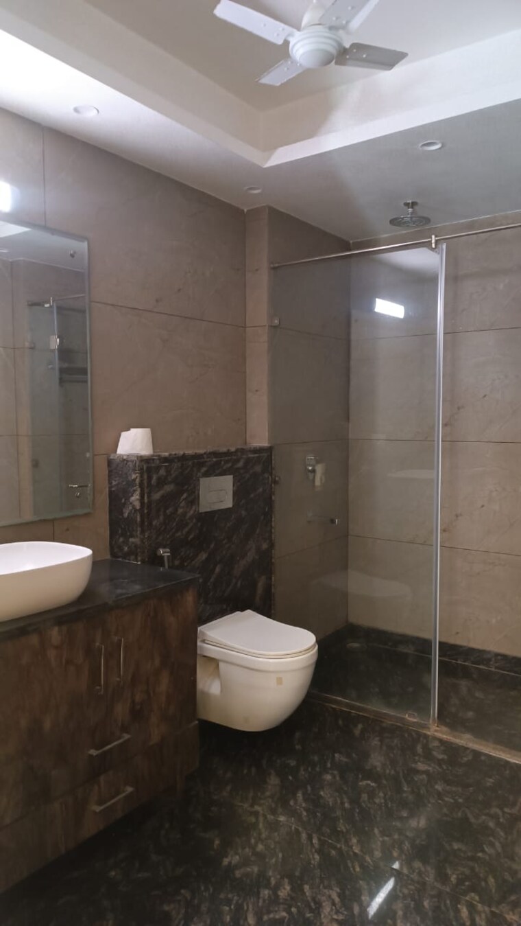 Bathroom, sector 46 3 Bedroom 250 Sq.Mt. Independent House In Sector 46 Noida 9574940