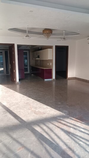 Living Room in 3 BHK Independent House at Sector 46 – for Rent