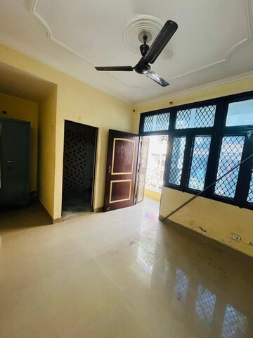 Room in 1 BHK Builder Floor at Saket – for Rent