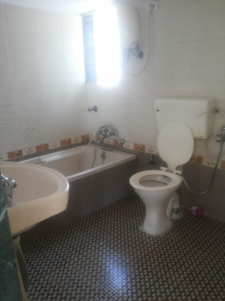 Bathroom, kharghar sector 20 3 Bedroom 1700 Sq.Ft. Apartment In Kharghar Sector 20 Navi Mumbai 9574986