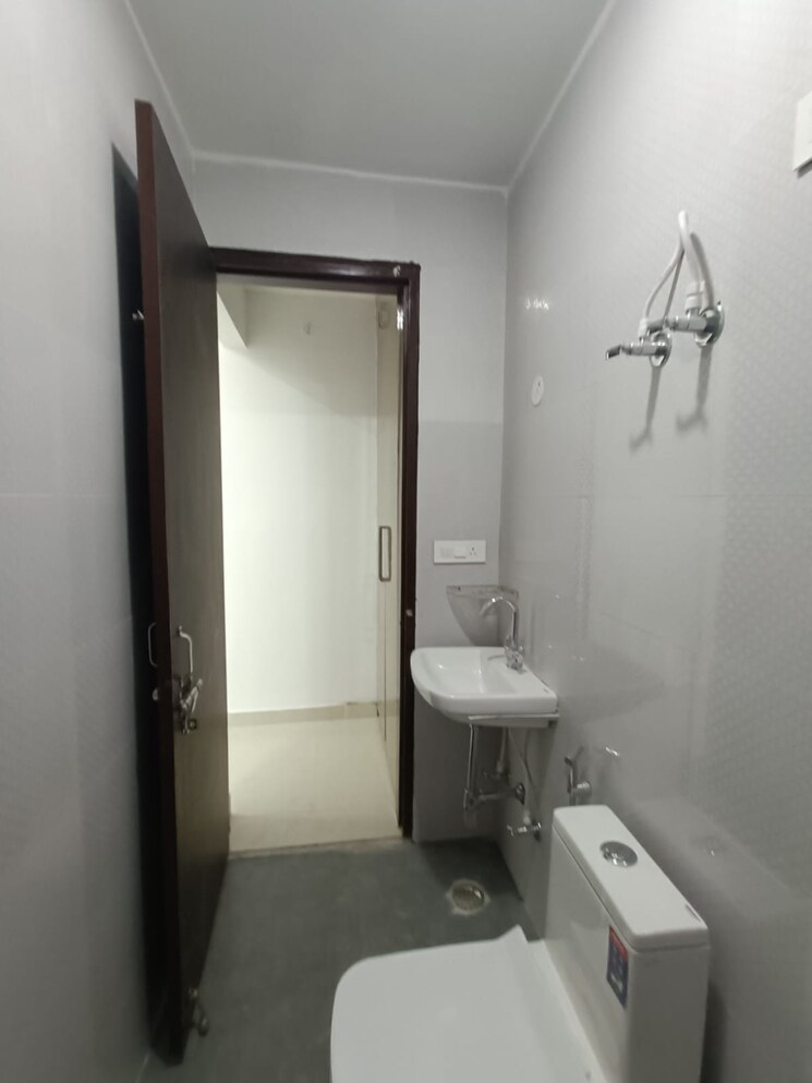 undefined, sector 47 3 Bedroom 1900 Sq.Ft. Apartment In Sector 47 Gurgaon 9575036