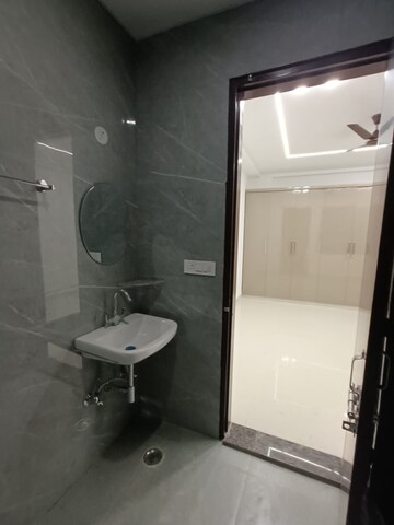 Bathroom in 3 BHK Apartment at Sector 47 – for Rent