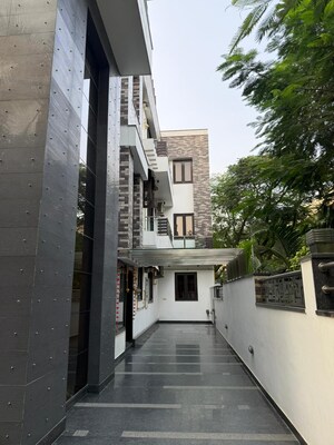 Balcony in 3 BHK Independent House at RWA Apartments Sector 51, Sector 51 – for Rent