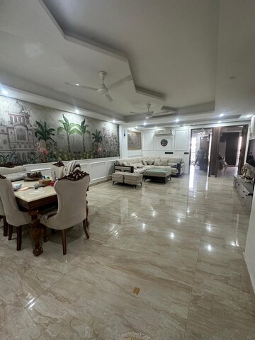 Master Bedroom in 4 BHK Builder Floor at Saket – for Rent