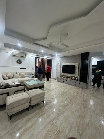 Parking in 4 BHK Builder Floor at Saket – for Rent