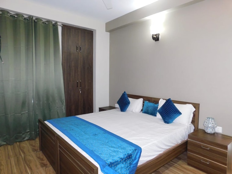 Bedroom, godrej-windsor 4 Bedroom 2276 Sq.Ft. Apartment In Sector 27 Yamuna Expressway Greater Noida 9575143