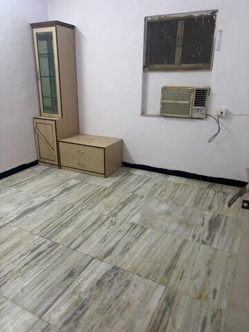 Room in 2 BHK Apartment at Balmoral CHS, Goregaon East – for Rent