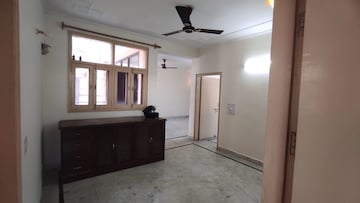 Room in 3 BHK Apartment at Basera Apartment Gurgaon, Sector 56 – for Rent