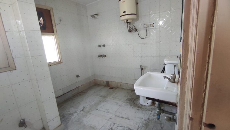 Bathroom, basera-apartment-gurgaon 3 Bedroom 1750 Sq.Ft. Apartment In Sector 56 Gurgaon 9575144