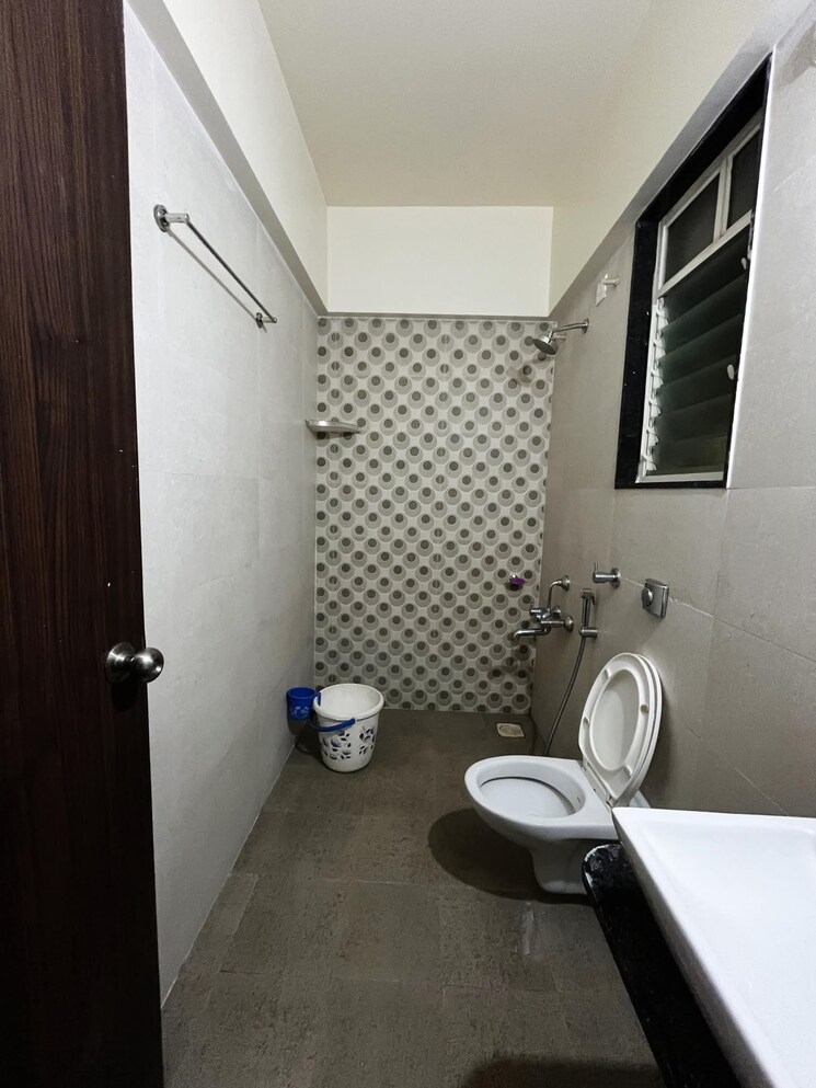Bathroom, viman nagar 2 Bedroom 950 Sq.Ft. Apartment In Viman Nagar Pune 9575231