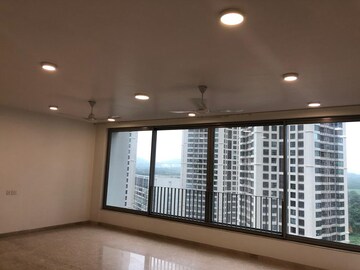 Room in 4 BHK Apartment at Oberoi Realty Esquire, Goregaon East – for Rent