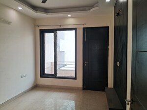 Room in 3 BHK Builder Floor at Ashiana Silver Crest, Sector 48 – for Rent