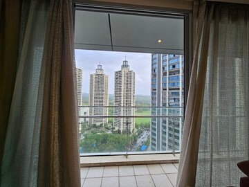 Room in 3 BHK Apartment at Oberoi Realty Exquisite, Goregaon East – for Rent