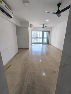 Room in 2.5 BHK Apartment at Wadhwa Imperial Heights, Goregaon West – for Rent