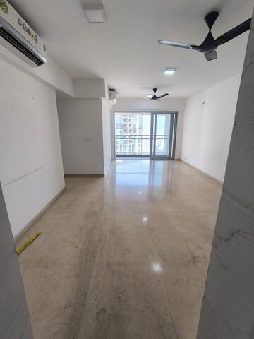 Room in 2.5 BHK Apartment at Wadhwa Imperial Heights, Goregaon West – for Rent