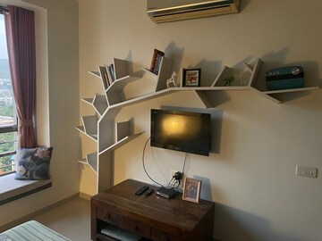 Team Area in 2.5 BHK Apartment at Oberoi Realty Woods, Goregaon East – for Rent