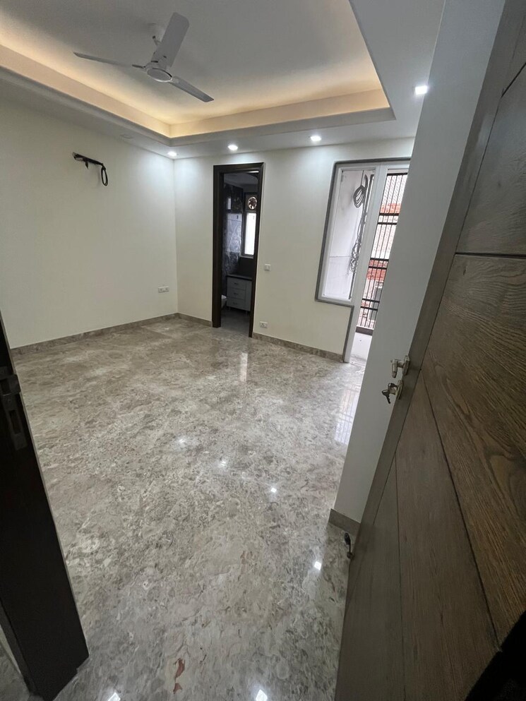 Room, lajpat nagar 4 3 Bedroom 1800 Sq.Ft. Builder Floor In Lajpat Nagar 4 Delhi 9575331
