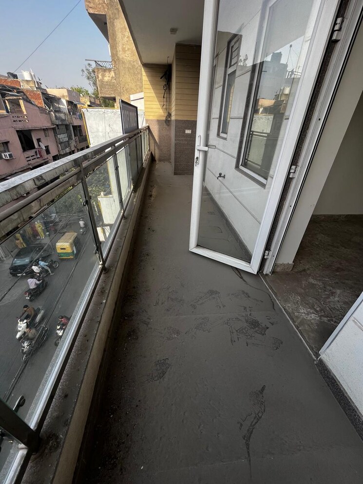 Balcony, lajpat nagar 4 3 Bedroom 1800 Sq.Ft. Builder Floor In Lajpat Nagar 4 Delhi 9575331