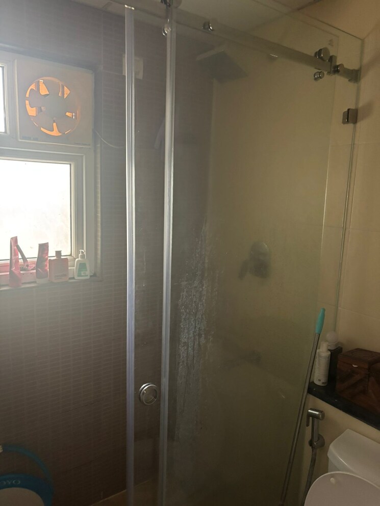 Bathroom, prestige-silver-dale 3 Bedroom 1686 Sq.Ft. Apartment In Sarjapur Bangalore 9575307