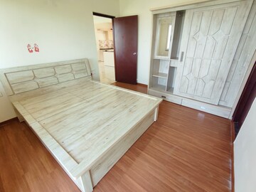 Room in 2 BHK Apartment at Puravankara Silversands, Mundhwa – for Rent