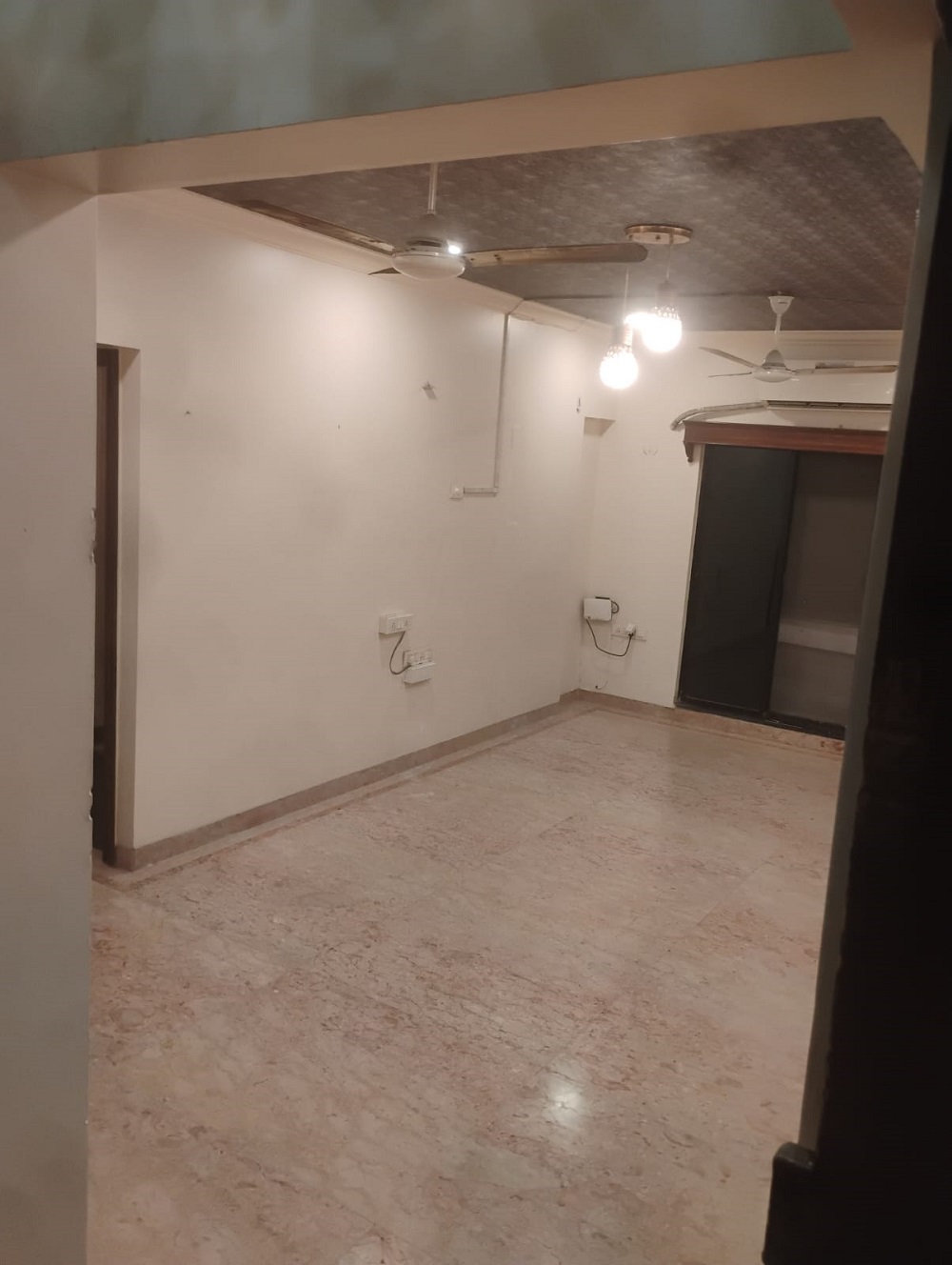 1 BHK + Pooja Room Apartment For Rent in Bandra West