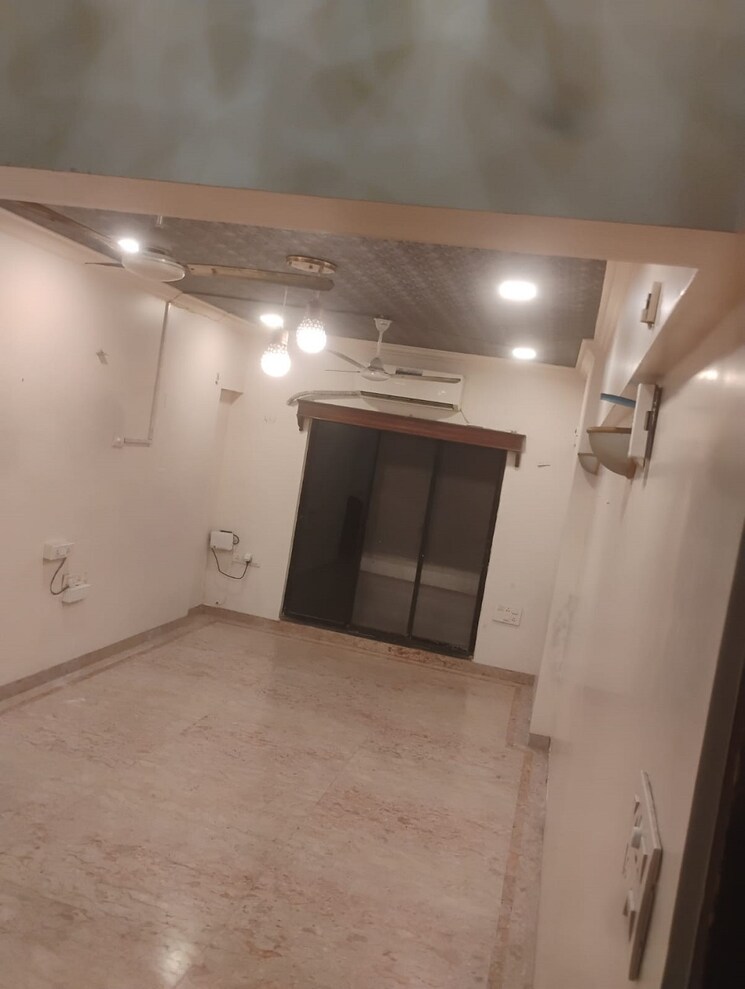 Room, bandra west 1 Bedroom 500 Sq.Ft. Apartment In Bandra West Mumbai 9575604