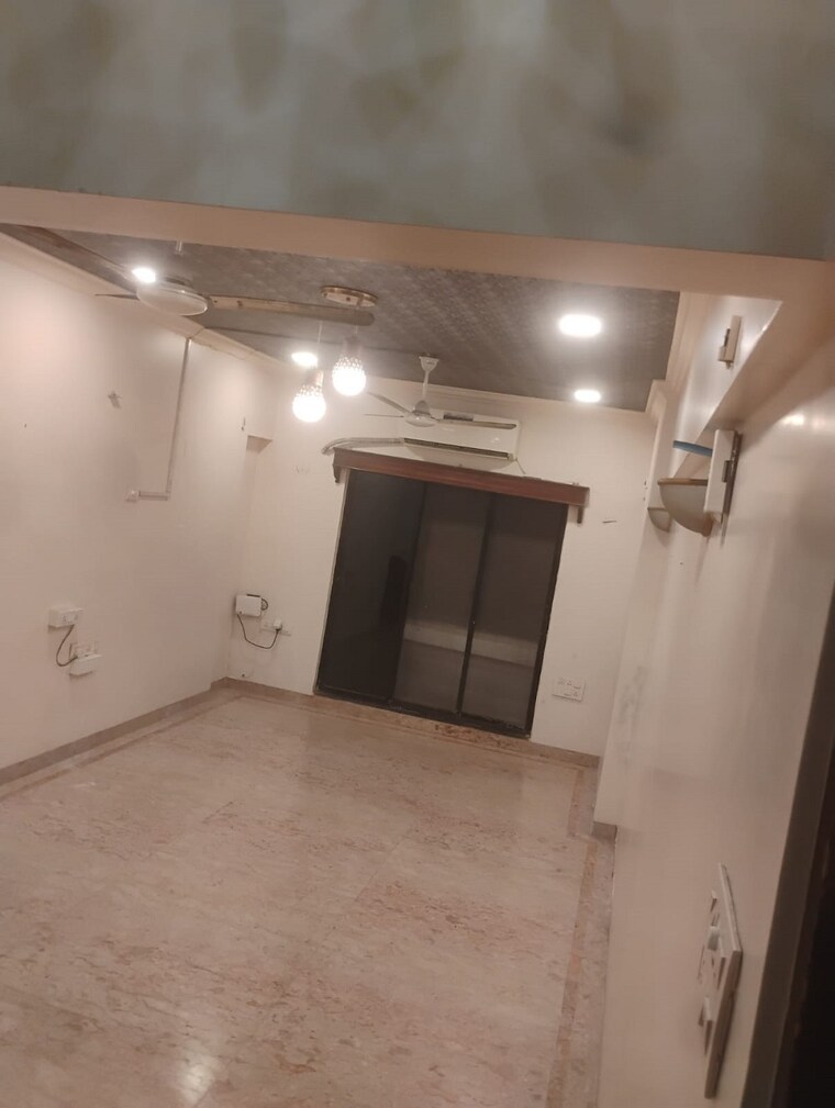 Room, bandra west 1 Bedroom 500 Sq.Ft. Apartment In Bandra West Mumbai 9575604