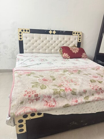 Bedroom in 3 BHK Builder Floor at Subhash Road – for Rent