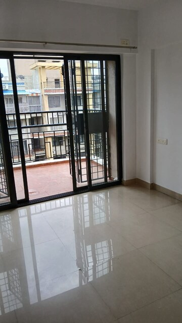 Room in 3 BHK Apartment at Brahma Suncity, Wadgaon Sheri – for Rent