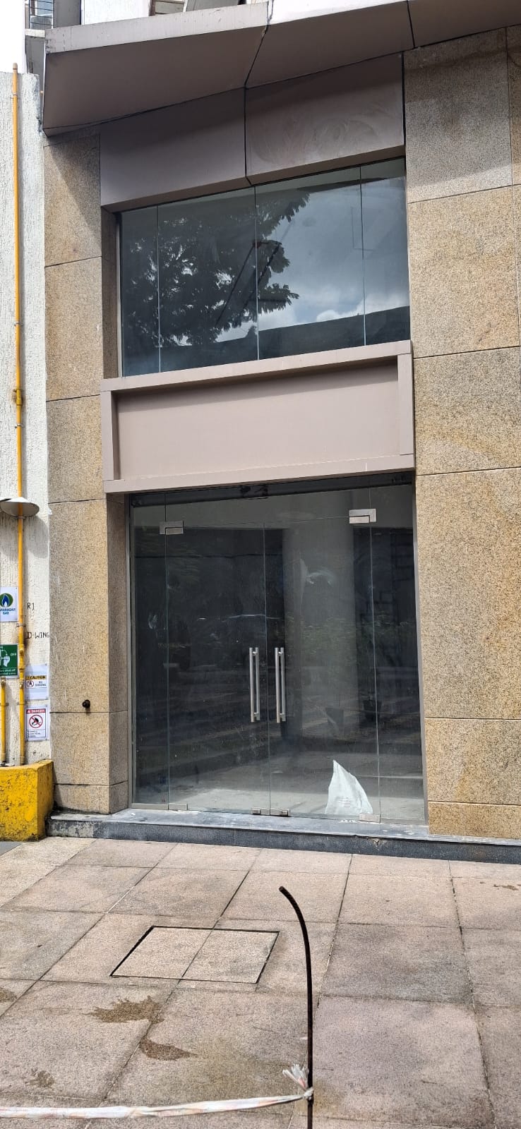 Retail Shop For Rent in Green Square