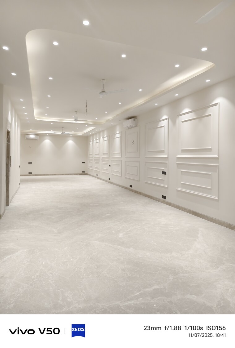 Room, greater kailash i 3 Bedroom 208 Sq.Yd. Builder Floor In Greater Kailash I Delhi 9575970