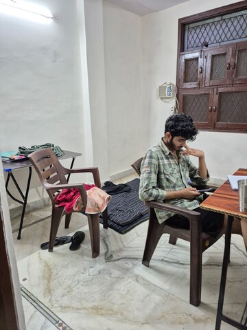 Living Room in 2.5 BHK Builder Floor at Acharya Niketan – for Sale