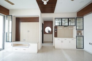 Room in 3 BHK Apartment at Piramal Aranya Arav, Byculla – for Rent