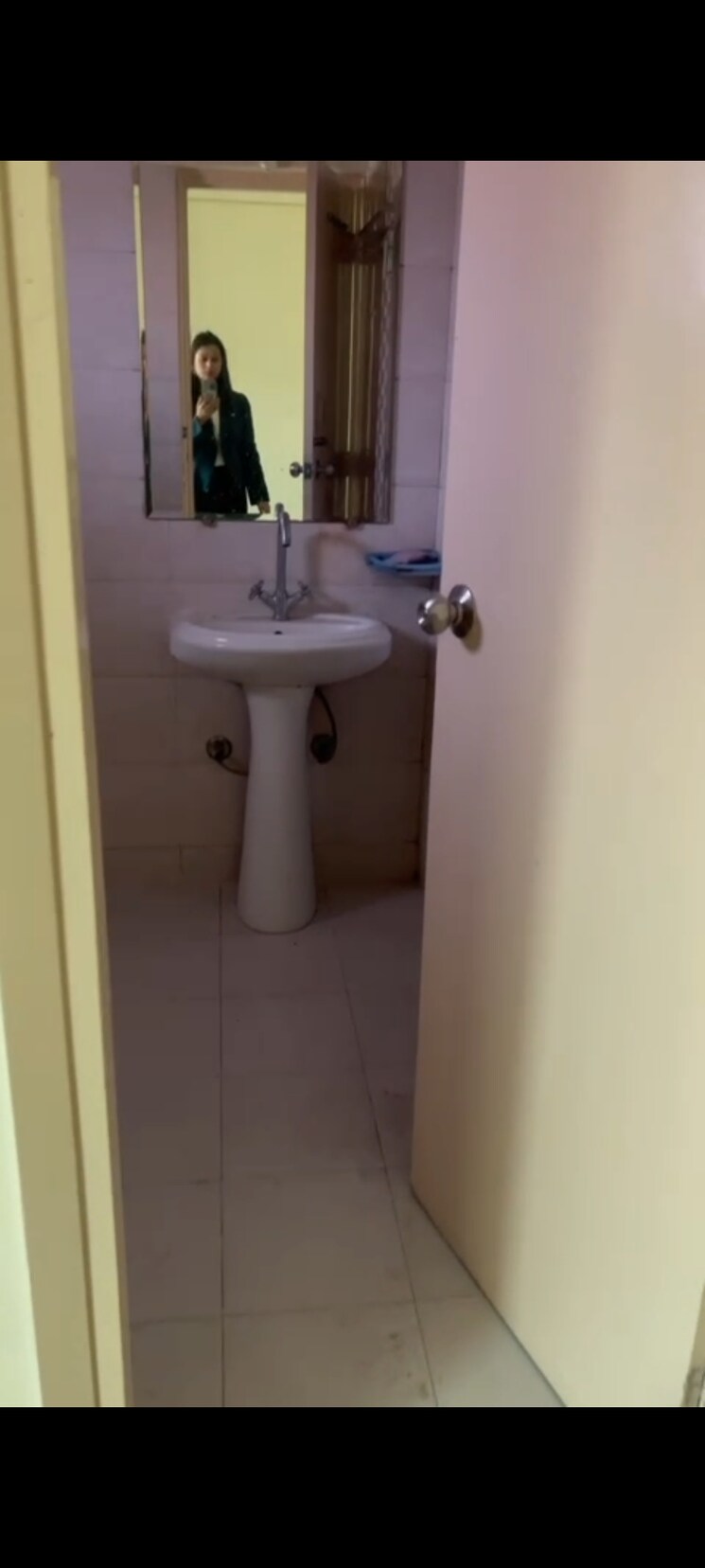 Bathroom, gaur-city-6th-avenue 2 Bedroom 980 Sq.Ft. Apartment In Sector 4 Greater Noida Greater Noida 9576041