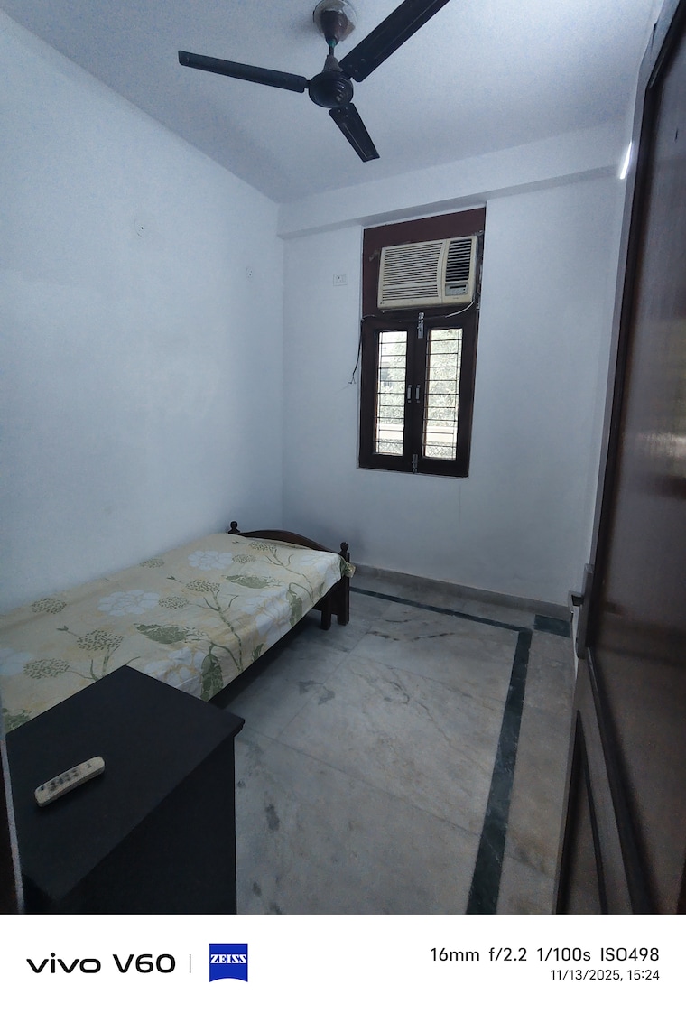 Room, rwa-apartments-sector-41 6+ Bedroom 180 Sq.Mt. Independent House In Sector 41 Noida 9576047