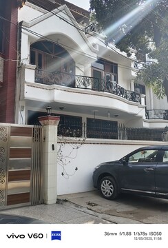 6+ BHK + Servant Room Independent House For Sale in RWA Apartments Sector 41